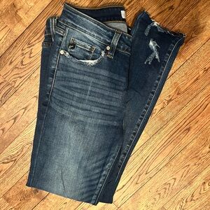 KanCan👖Mildly Distressed Jeans 7/27 Like New!